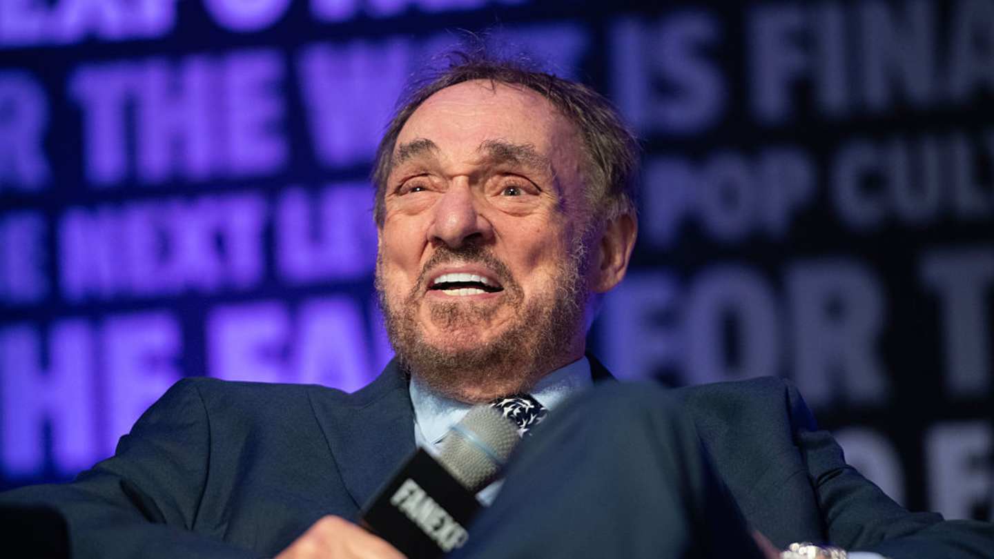 John Rhys-Davies as Gimli